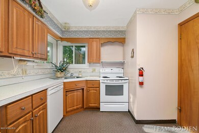 7510 Yorktown Rd, Lansing, MI 48917 - photo 5