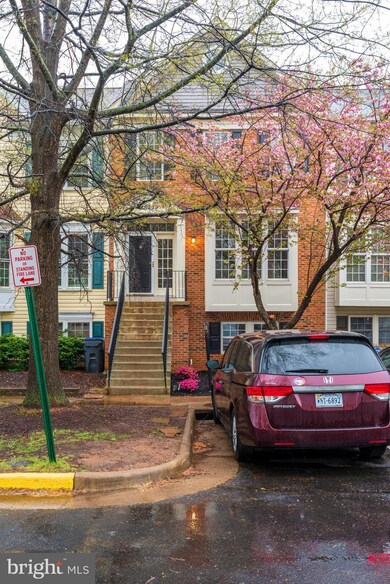 46729 Manchester Terrace, Sterling, VA 20165 - photo 3