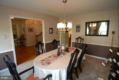 7828 Lakeland Valley Dr, Springfield, VA 22153 - photo 5