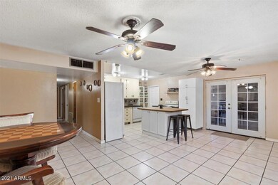 Kitchen/Dining