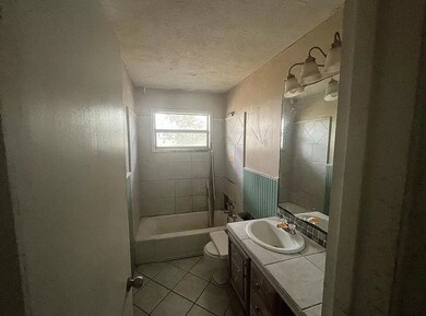 711 Crawford St, Tylertown, MS 39667 - photo 5