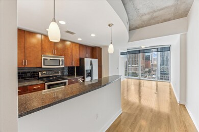 Kitchen with appliances with stainless steel fini