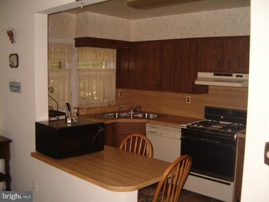 819 Wedgewood Rd, Baltimore, MD 21229 - photo 2