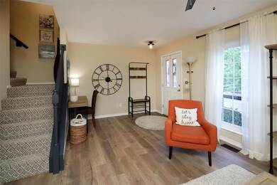 Welcome to this terrific townhome! A crisp, clean 