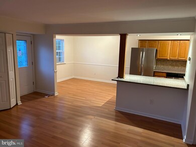 325 S Warminster Rd unit BLDG 1 APT 4, Hatboro, PA 19040 - photo 5