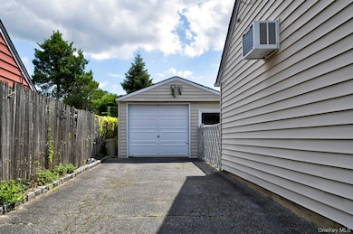 35 Vernon St, Plainview, NY 11803 - photo 6