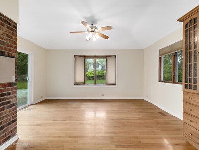 1205 S Main St, Wheaton, IL 60189 - photo 5