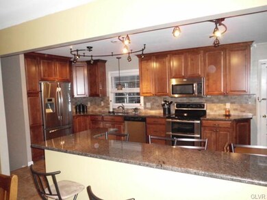 1048 N 10th St, Whitehall, PA 18052 - photo 7