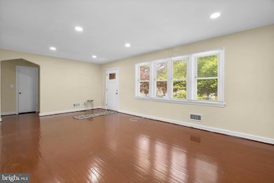 10112 Sutherland Rd, Silver Spring, MD 20901 - photo 6
