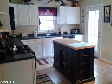 Kitchen - beautifully updated kitchen