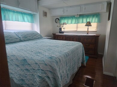King Bedrom & Triple dresser
