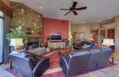 006_Living_Room[1]