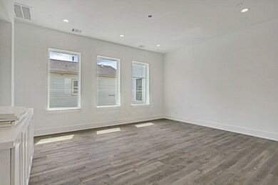 Living Room Faces East * This Complex Only Has 3 H