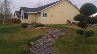 3165 SW Savannah Ct, Redmond, OR 97756 - photo 2