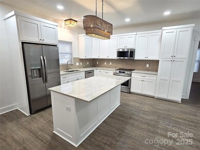 768 8th St NE, Hickory, NC 28601 - photo 5