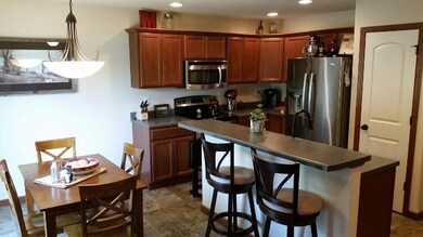 5106 Luke St, Cedar Falls, IA 50613 - photo 3