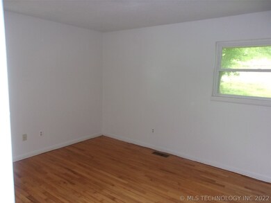 606 Elmwood Dr, Cleveland, OK 74020 - photo 2