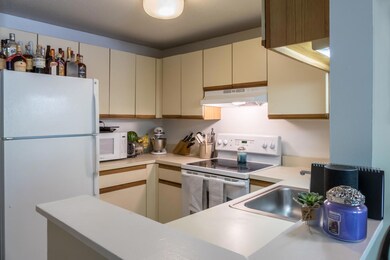 18-Kitchen2