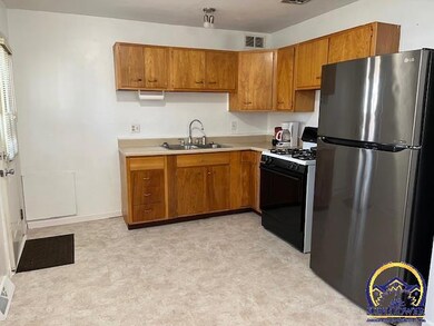908 SE 35th Terrace, Topeka, KS 66605 - photo 6