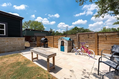 202 E Newton St, Luling, TX 78648 - photo 4