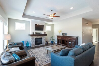 9709 Marnewood Dr, Johnston, IA 50131 - photo 5