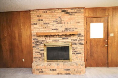 1113 W Redbud Dr, Hurst, TX 76053 - photo 7