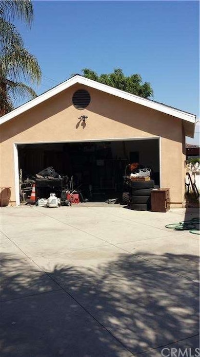 Front unit 2 car garage

