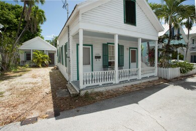 1120 Elgin BC Full--40