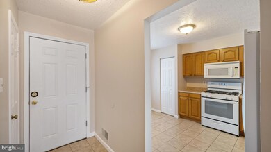 15607 Ambiance Dr, North Potomac, MD 20878 - photo 2