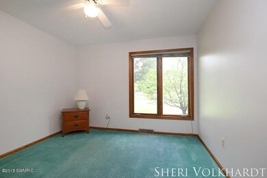 1812 Timberlane Ln NE, Grand Rapids, MI 49505 - photo 7