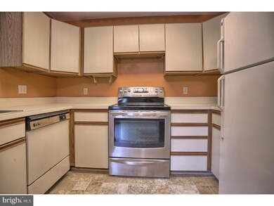 1334 W Wyomissing Ct unit M, West Lawn, PA 19609 - photo 5