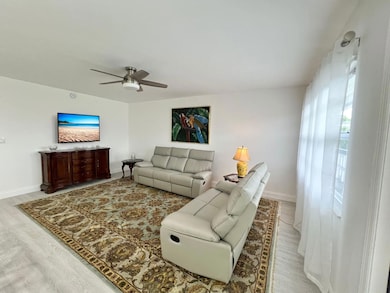 462 Keswick C, Deerfield Beach, FL 33442 - photo 4