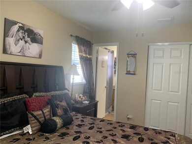 8615 Wood Ridge Rd, Tampa, FL 33619 - photo 7