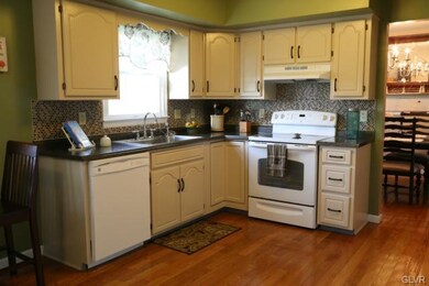 6459 Mountain View Dr, Slatington, PA 18080 - photo 2