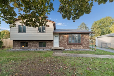 8039 Cortez Dr, Brighton, MI 48114 - photo 5