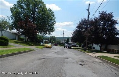 208 Maple Rd, Berwick, PA 18603 - photo 5