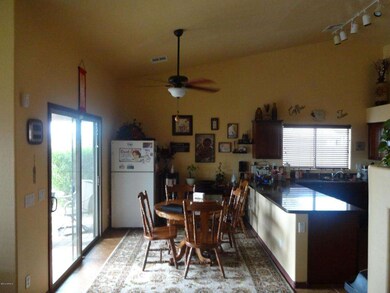Kitchen with Eat-in kitchen