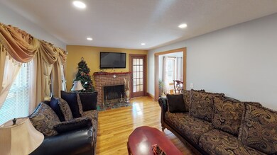 112 Leavitt St, Springfield, MA 01109 - photo 3