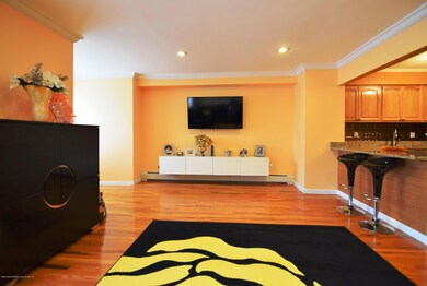 (3) Living Room