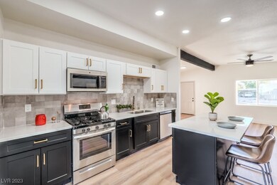 2084 Golden Arrow Dr, Las Vegas, NV 89169 - photo 3