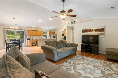 104 Foxioci Cir unit 9B, Candler, NC 28715 - photo 6