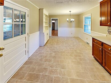 1412 Mount Vernon Ave, Statesville, NC 28677 - photo 5