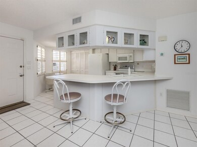Breakfast bar, kitchen
