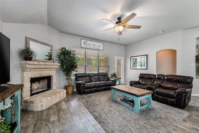 4402 Cluster Oak Ct, Granbury, TX 76049 - photo 7