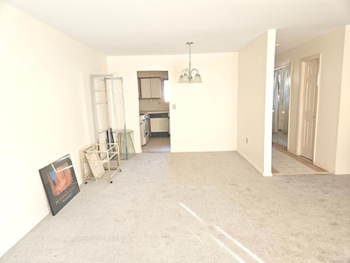 38 Sutton Place unit 38, Bloomfield, CT 06002 - photo 4