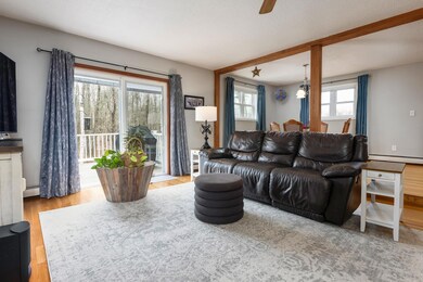 42 Eastman Rd_W5_004
