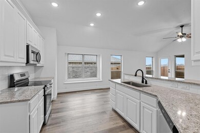 1402 Dry Creek Dr, Cleburne, TX 76033 - photo 6