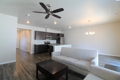 589 S Quillan Place, Kennewick, WA 99336 - photo 2