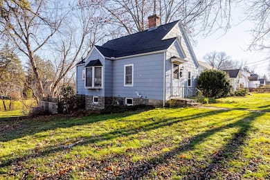 27 Lathrop St, South Hadley, MA 01075 - photo 2