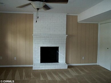 Bedroom - Family room or bedroom this room has lot
